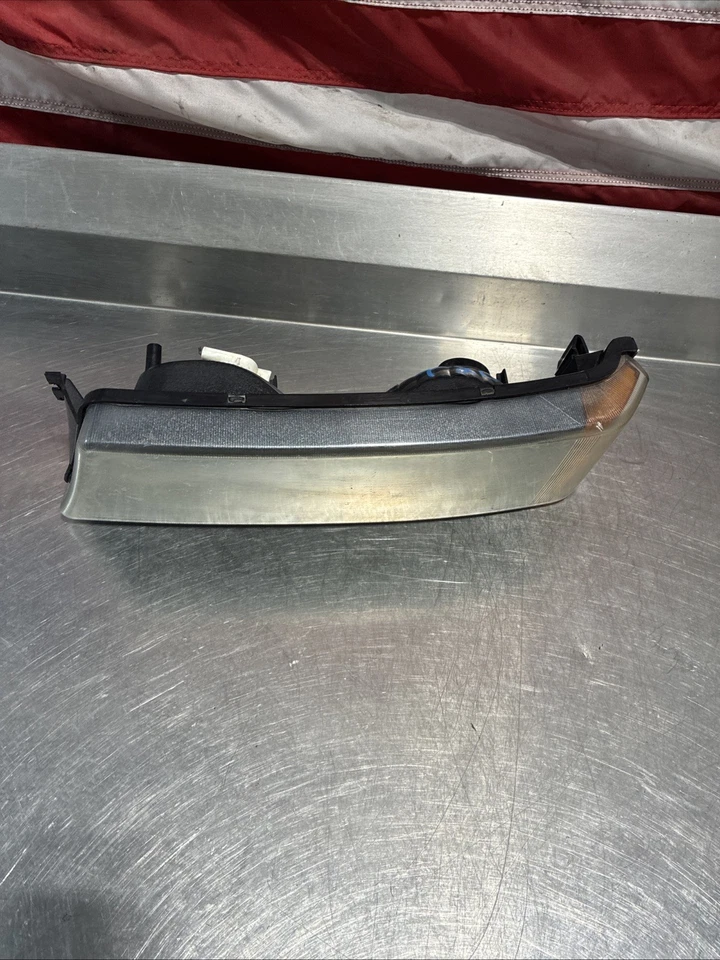 2004 Chevrolet Silverado 2500 Left Driver Headlight Lamp - Image 2 of 4