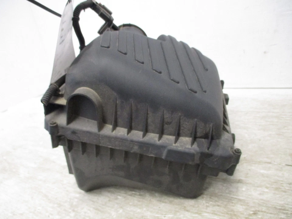 2019 2020 Buick Envision 2.0L Air Intake Cleaner Filter Box OEM - Image 4 of 4