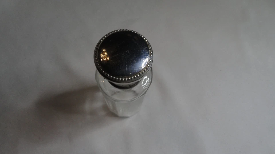 ancien FLACON à parfum en CRISTAL  du 19-20e Bouchon métal argenté ou chromé - Photo 2/4