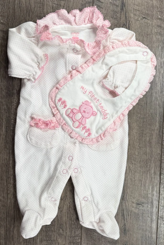 Baby Girl Clothes Vintage Carter's Newborn 2pc First Teddy Footed Outfit & Bib
Opens in a new window