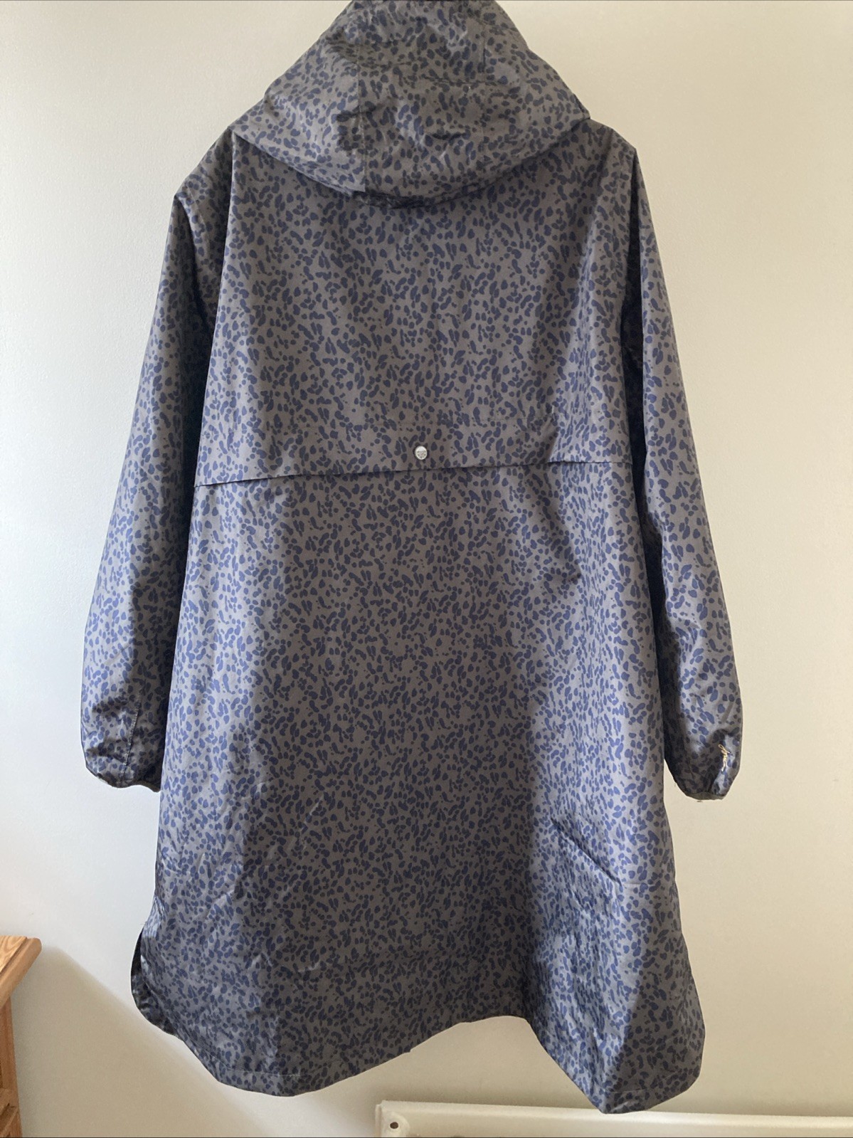 Joules Waybridge Relaxed Fit Waterproof Pack Away Raincoat Khaki Lynx Leopard 18 image 2