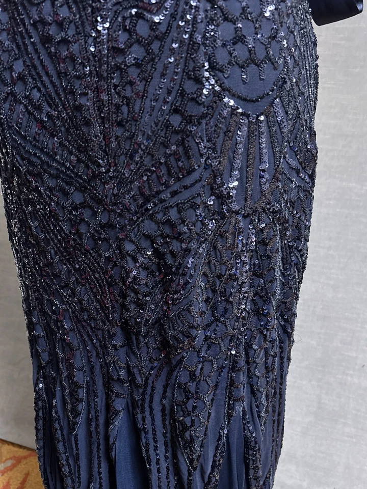 Vestido formal R&M Richards 8 lantejoulas azul marinho mãe noiva sereia - Imagem 4 de 4