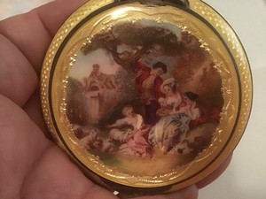 Portrait Enamel Guilloche Compact