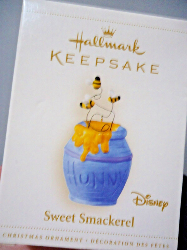 NIB Hallmark Keepsake Ornament 2006 "Sweet Smackerel" Disney Winnie The Pooh NOS