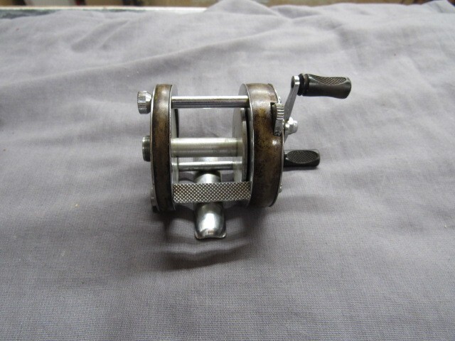 Late 50s' vintage Record Flyer 3000 casting reel
