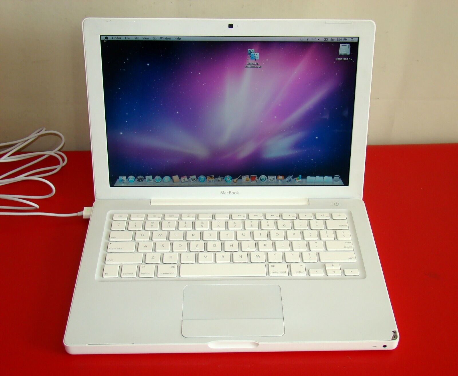 MacBook Apple A1181 OSX  1GB 80GB Dual Core 2Ghz 13