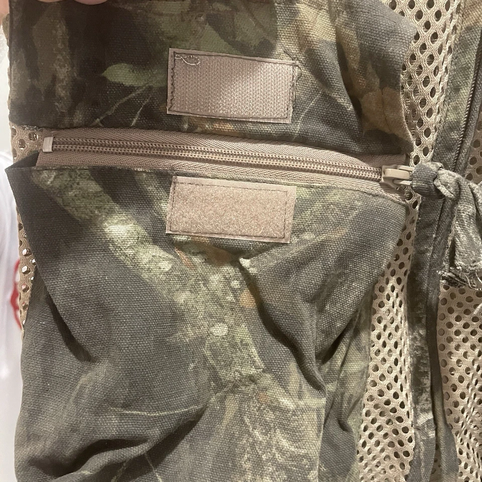 VINTAGE Game Winner Camo Hunting Vest Full Zip One Size - Image 4 of 4