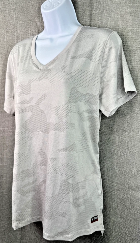 Camiseta activa para mujer Tapout manga corta cuello en V talla L gris estampado camuflado Foto 3 de 4