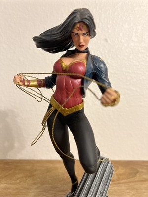 Wonder Woman #600 Statue Produced By Dc Comics 2011 0393/7000
