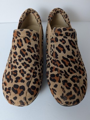 Comfort Well By Beacon Women's Shoes Leopard Loafers Brown Size 9WW Wide Slip On