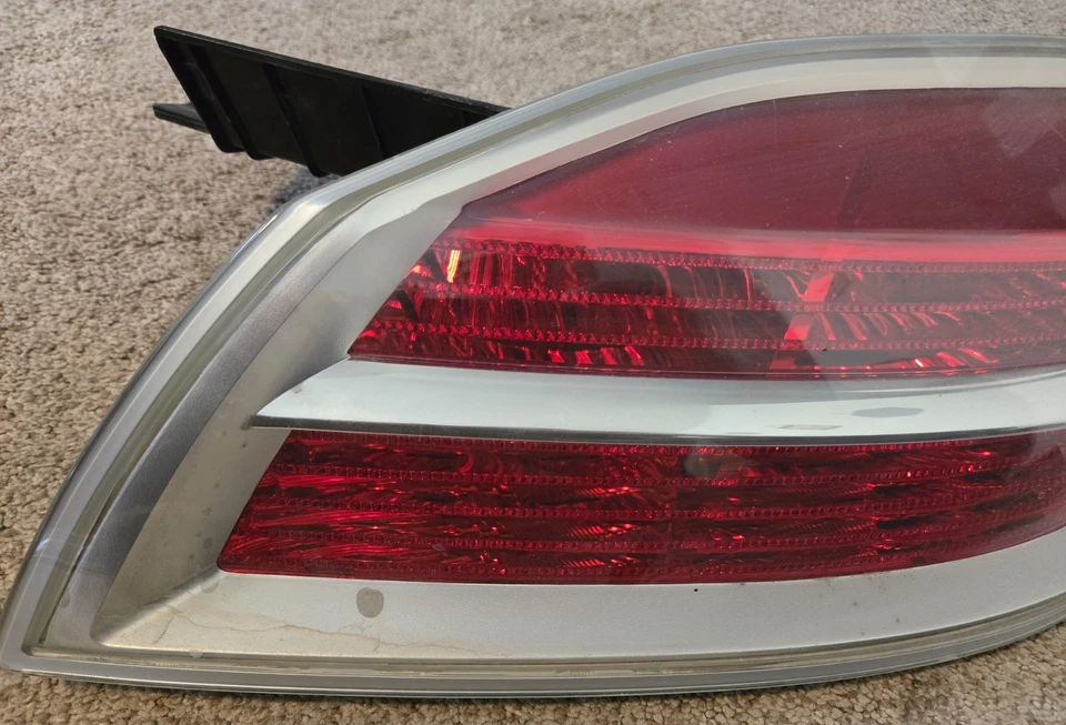 2007 - 2010 Saturn Sky Passenger Right RH Tail Light Lamp OEM - Image 3 of 4