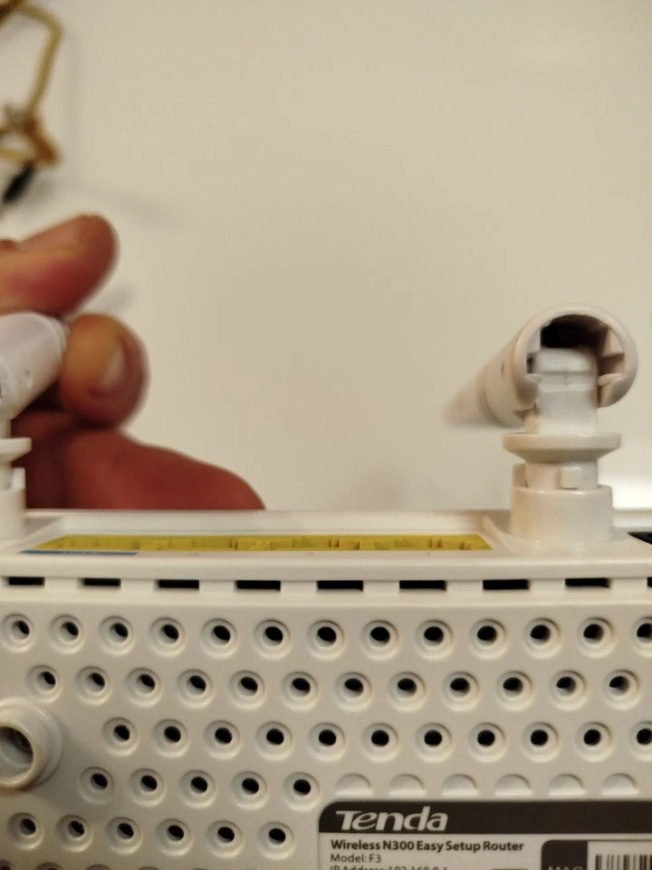 Tenda F3 N300 Router Wifi, Speed with 2.4Ghz/300 Mbps, 3 LAN/WAN Porte, Antenne  - Immagine 3 di 3