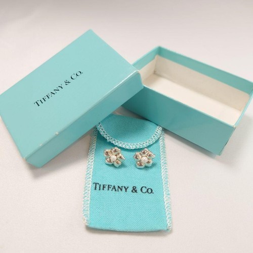 TIFFANY & Co. Pearl Flower Earrings Silver 925 Accessory Jewelry 1.3cm Vintage