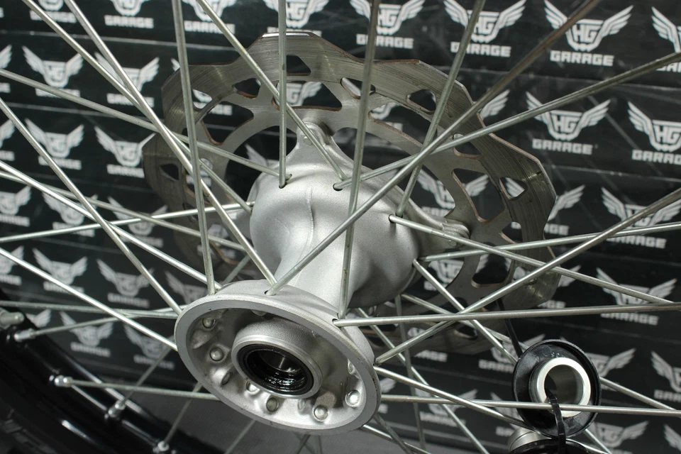 Suzuki RMZ250 2018 OEM llanta delantera buje radios 54100-10H10 ¡Como nuevo! Foto 3 de 4