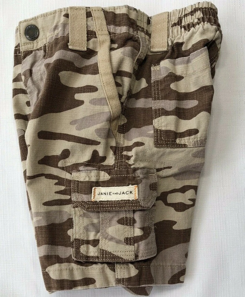 Janie and Jack 男宝宝 6-12 个月卡其色迷彩工装短裤弹性腰围 — 第 2/4 张图片