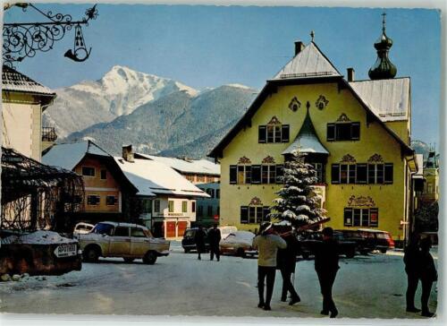 39382911 - Sankt Gilgen Platz Winter Schnee Ski Sport Auto Wegweiser Apotheke - Foto 1 di 2