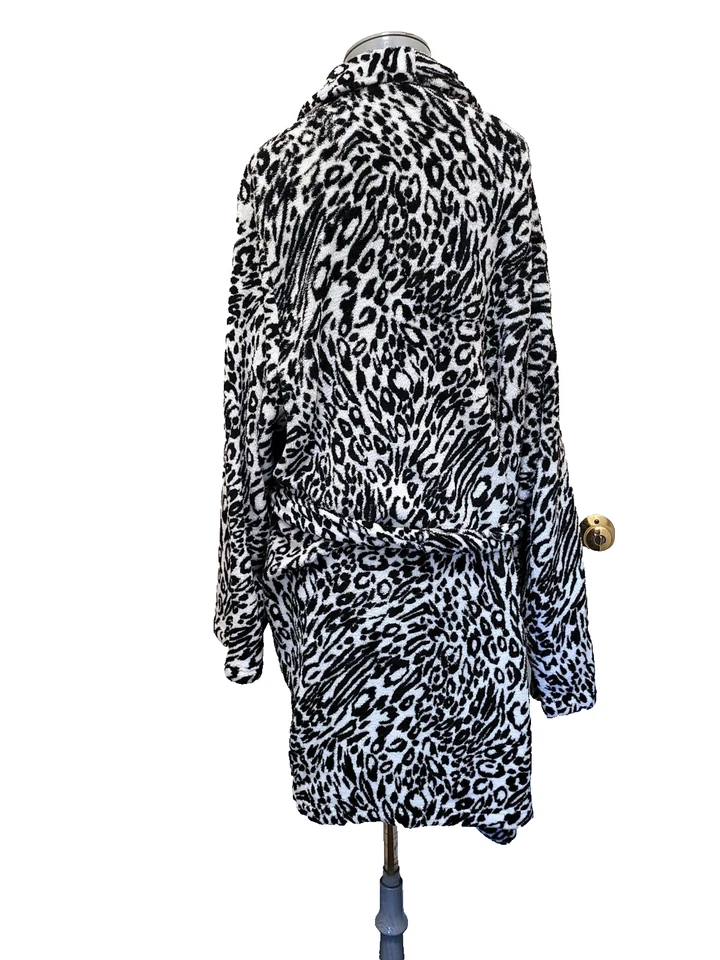Size 26/28 Cacique Animal Print Belted Wrap Style Fleece Robe - Image 2 of 3
