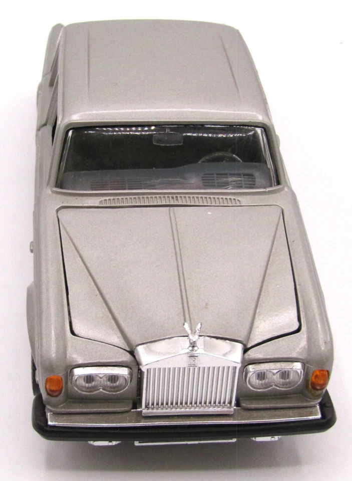 Rolls-Royce Silver Shadow II Die Cast Burago escala 1/24 Hecho en Italia. Foto 3 de 4