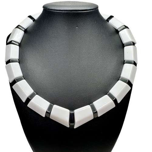 Vintage AVON 1989 Black & White Necklace Choker Deco Classic Geometric 20"