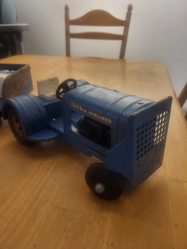 Vintage Tonka toy 1962 Airport Tractor & carts pressed steel near set