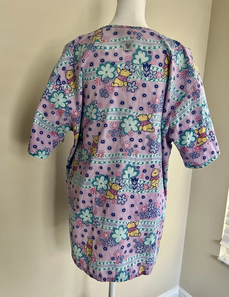 迪士尼女式中号磨砂上衣紫色花朵小熊维尼 — 第 2/4 张图片