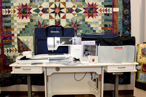 Bernina 790 Plus Peacock Special Edition - Very Nice! Low stitch Count!