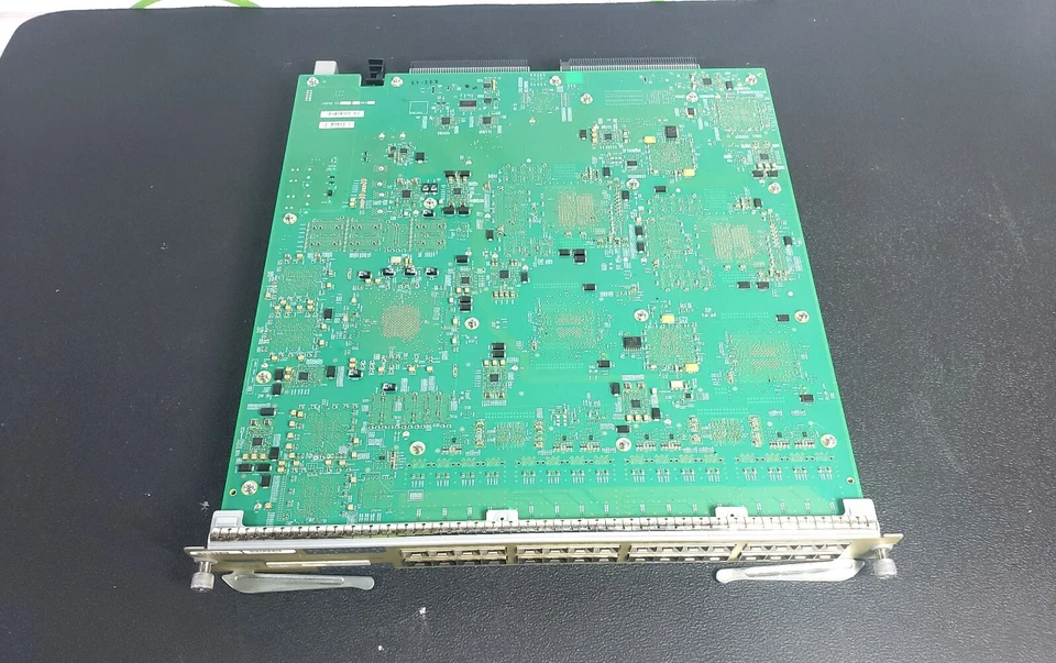 Cisco C6800-32P10G 8-Port 40GE / 32-Port 10GE Line Card Module - Image 3 of 4