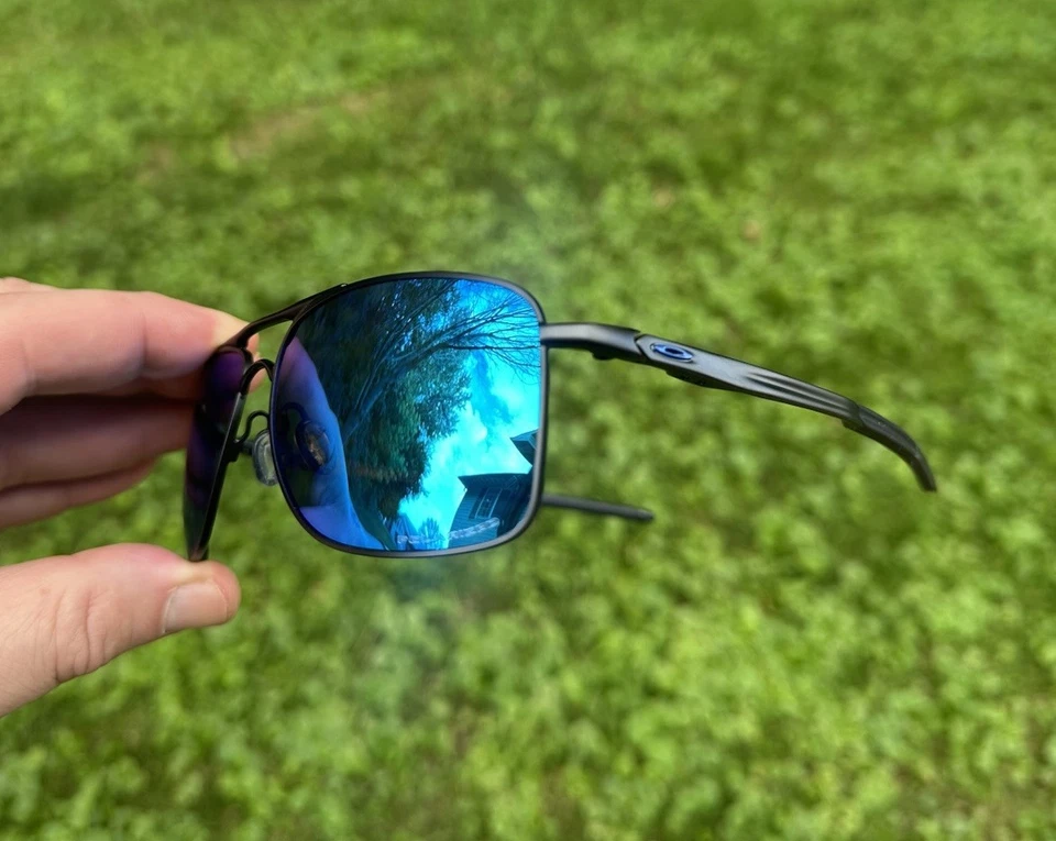 Oakley Gauge 8 Satin Black/Blue Polarized Sunglasses Including Case - Image 4 of 4