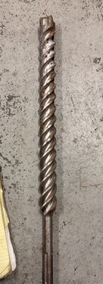 DeWalt DW5828 1-1/2'' x 18'' x 22-1/2'' SDS Max Rotary Hammer Drill Bit, 4 Cutter