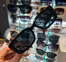 Womens Fashion Sunglasses Black Frame and Tem...