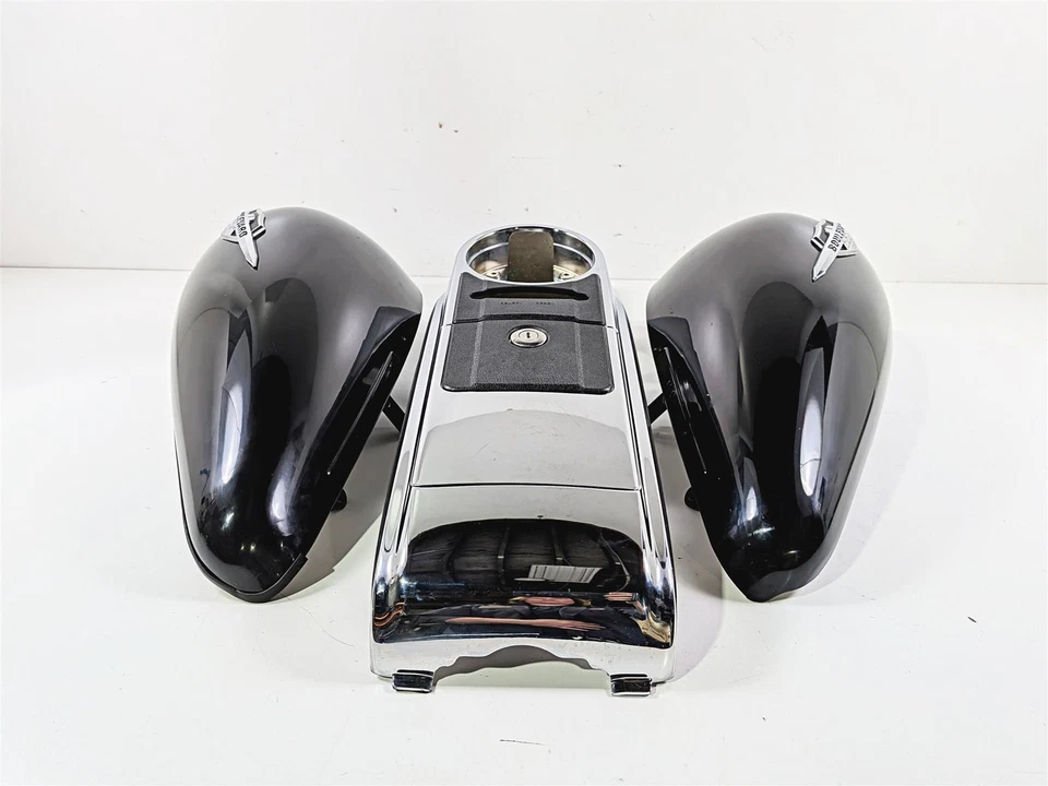 2006 Suzuki C90 VL1500T Boulevard Tank & Center Cover Fairing Set 47800-10F60 - Image 2 of 4