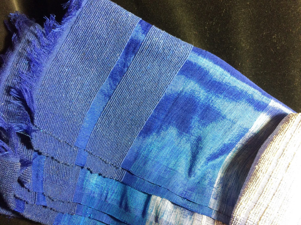 De los zocos textiles de Fez, Marruecos: mantel/cubiertas de cama de seda Sabra Foto 2 de 3