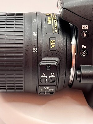 NEAR MINT] Nikon D3000 10.2MP 18-55mm f3.5-5.6G AF-S DX VR Nikkor