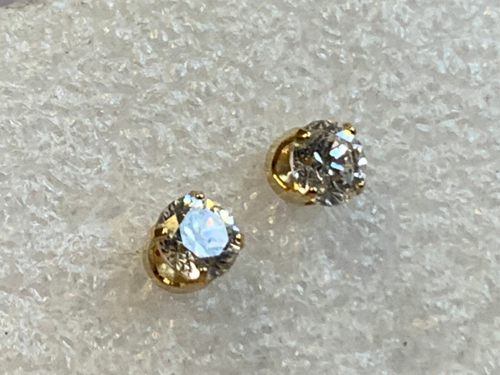 14K Yellow Gold Stud Earrings .90g Fine Jewelry Clear Stones Push Backs *READ*