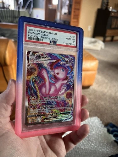 Pokémon Mew VMAX Alternate Art Secret Rare 269/264 Fusion Strike PSA 10 Holo