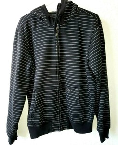 casaco listrado preto e branco masculino