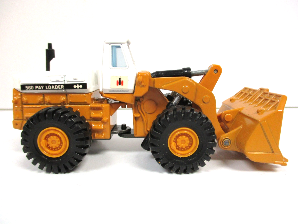 TOMICA / DANDY - INTERNATIONAL PAY LOADER 560 BUCKET LOADER- 1/80