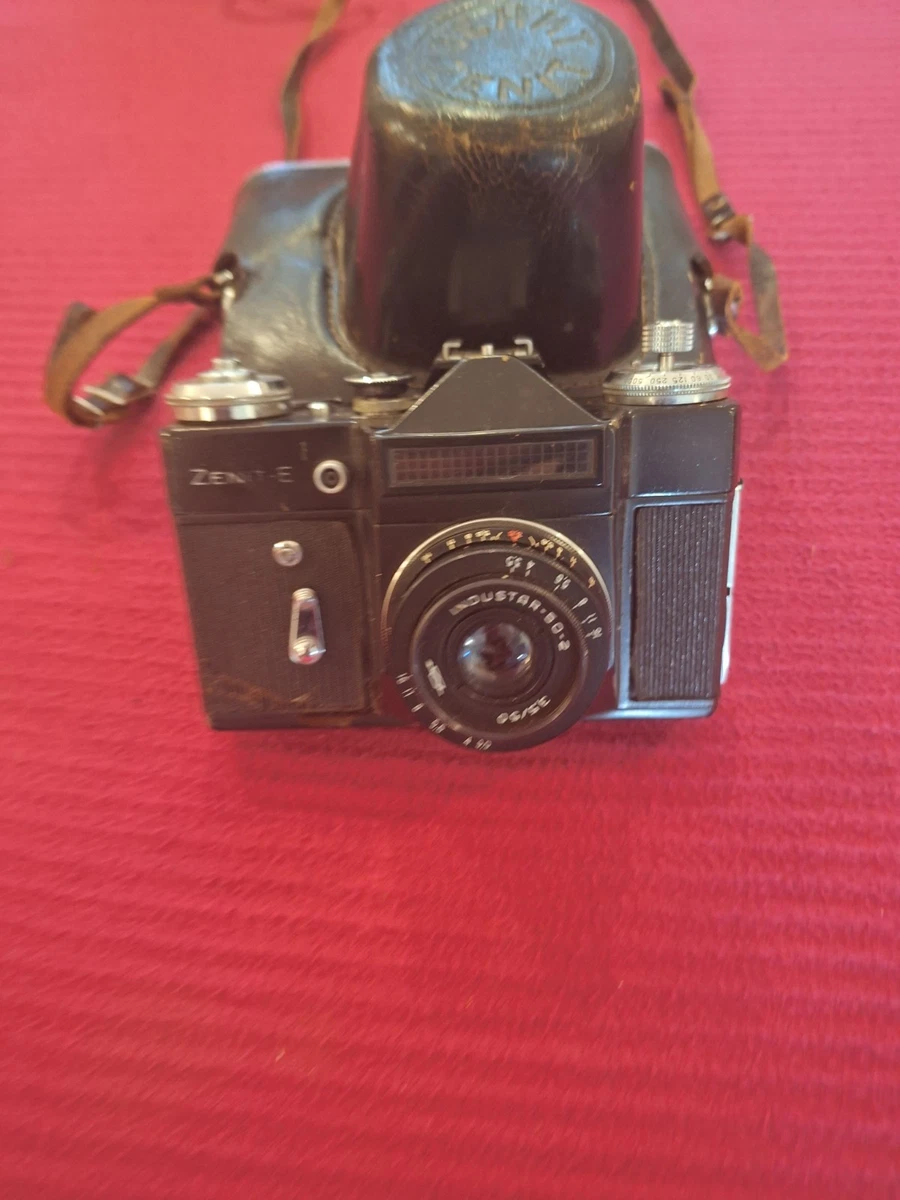 Boîtier d'appareil photo argentique 35 mm Zenit EM vintage