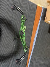 Hoyt Podium X RH Green 30-31.5/60 w/ rest