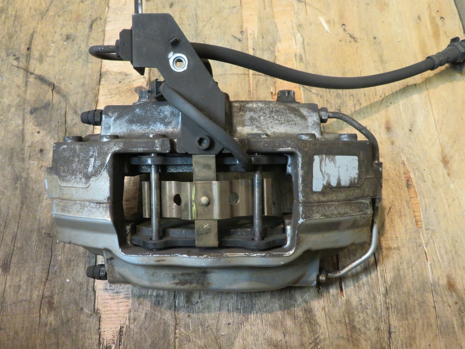 2014-2017 MASERATI GHIBLI REAR LEFT DRIVER SIDE BRAKE CALIPER SUPPORT BREMBO OEM