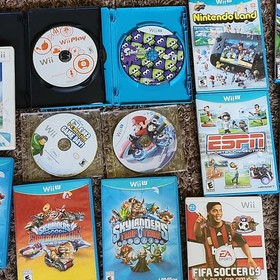 Nintendo Wii U White Console 8GB Bundle - 4 Player Remote Set & 20+ Game Lot