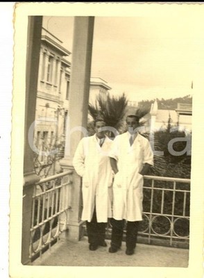 1941 GENOA HOSPITAL Doctors DACHA' and TROMPEO on the balcony - Photo 7x10 cm