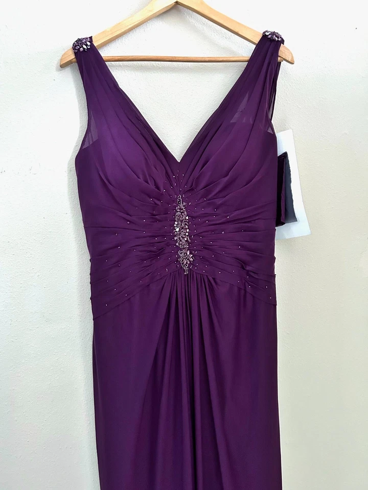 Nuevo con etiquetas Cameron Blake Mon Cheri Capucha Lentejuelas Vestido Boda Formal Vestido Berenjena 12  Foto 3 de 4