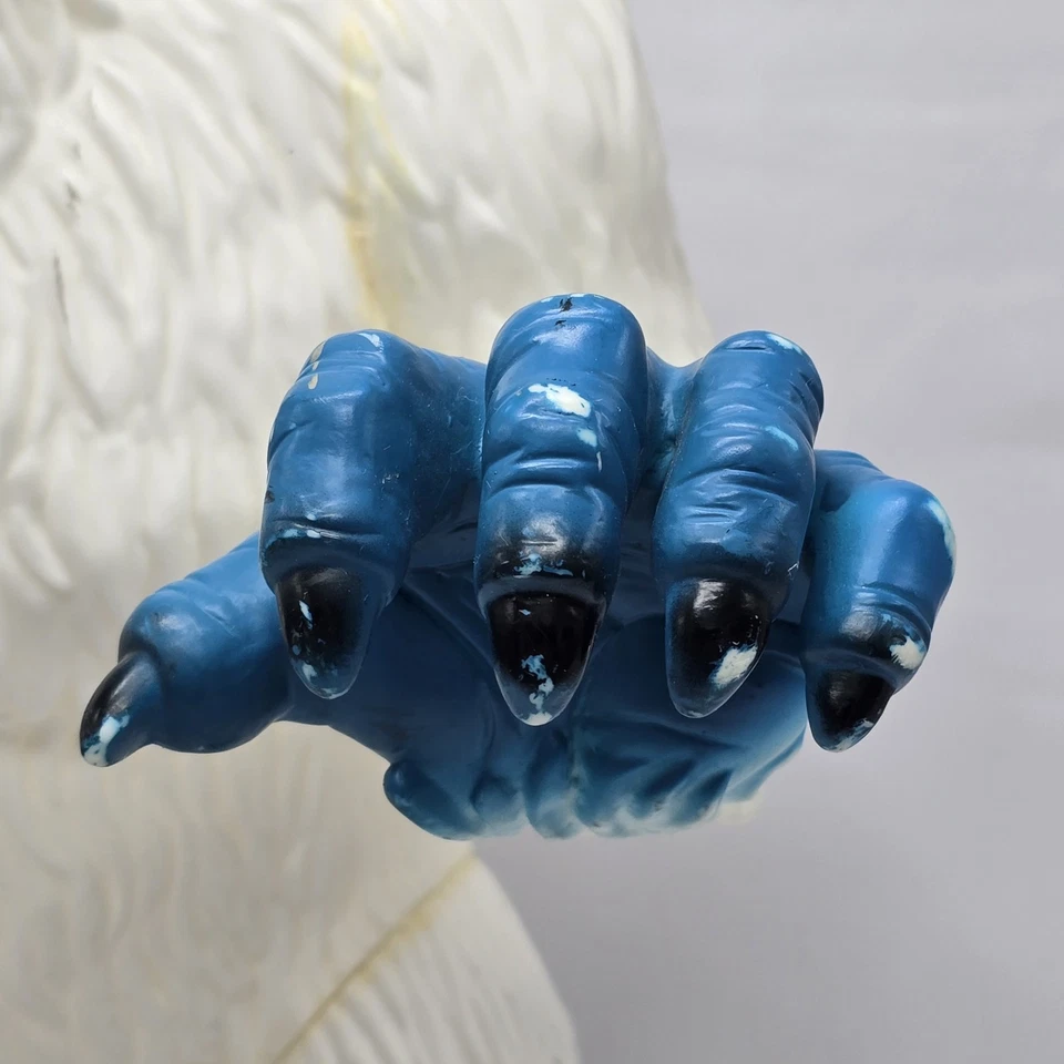 Figura Yeti de vinilo exclusiva de Toys R Us de 16" Abominable muñeco de nieve 2015 criptozoología Foto 3 de 4