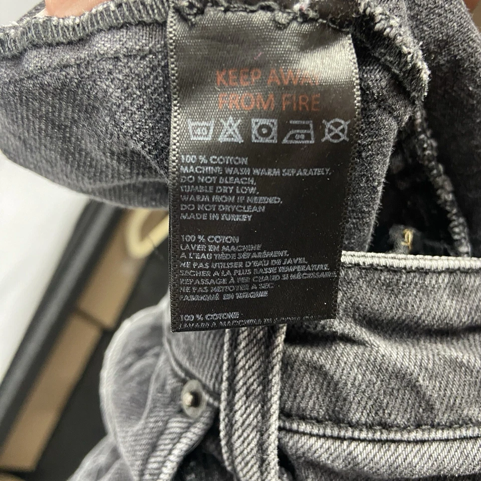 Minifalda vaquera BDG Urban Outfitters talla S (26) dobladillo deshilachado lavado negro años 90’s Foto 4 de 4