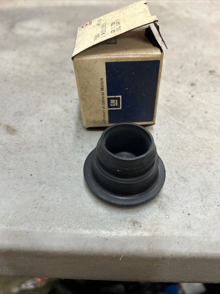 Genuine GM 1985-1998 GMC Chevrolet Oldsmobile P30 Engine Oil Filler Cap 10110859 - Image 3 of 3