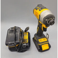 DEWALT CORDLESS IMPACT DRIVER WITH 2 BATTERIES + CHARGER DCF809 (GNH013656)
