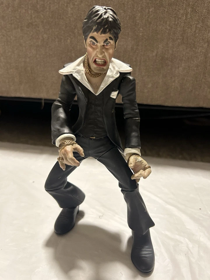 "Figura Mezco Scarface 2004 10"" The Enforcer traje negro" Foto 3 de 4