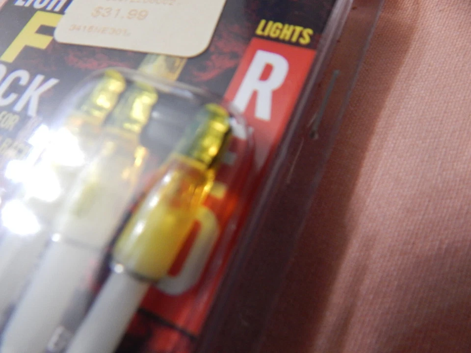 NEW Burt Coyote Lumenok Lighted F Nocks: 3pk: RED F3R Fits .166" ID Shafts - Image 3 of 4