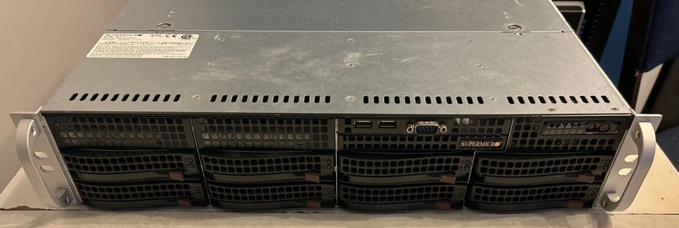 Servidor Supermicro 6027R-3RF4+ 2U con X9DR3-LN4F+, Xeon E5-2609, 16 GB (2x8 GB) ECC Foto 2 de 4